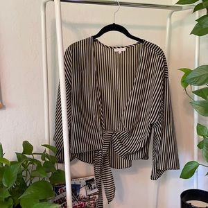 Wide sleeve stripe front tie shirt